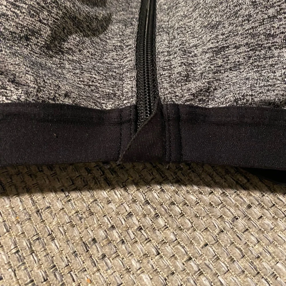 Women's VS Gray Sports Bra - Picture 4 of 8